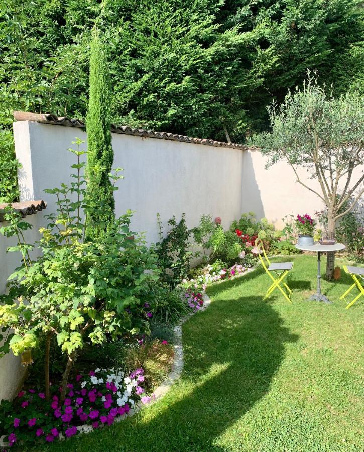 La Glycine B&B Sainte-Colombe  Exteriér fotografie